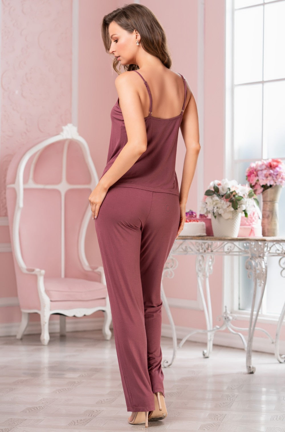 Leticia 1676 Three-pieces set